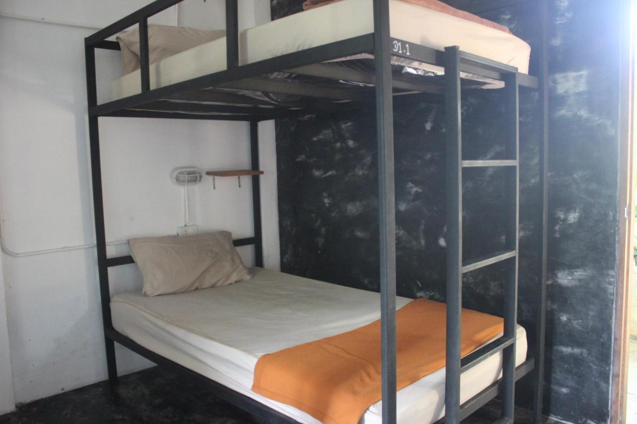 Black Wood Hostel Ko Tao Exterior photo