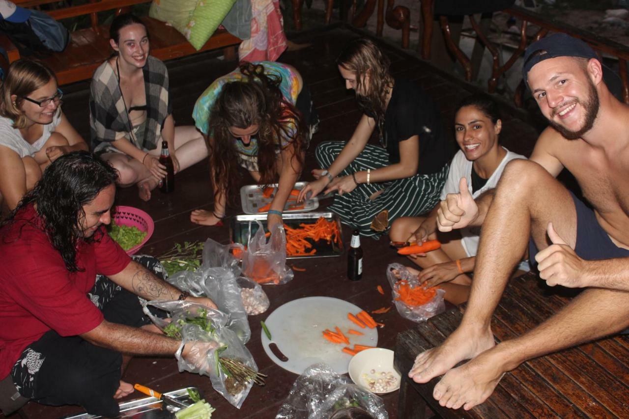 Black Wood Hostel Ko Tao Exterior photo